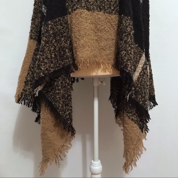 ❌SOLD❌ Accessory Street NWT Knitted Ruana-Poncho One Size - Picture 3 of 8